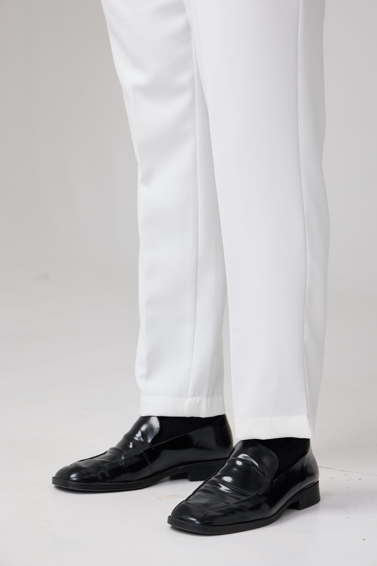 Cozy Tapered Fit - White